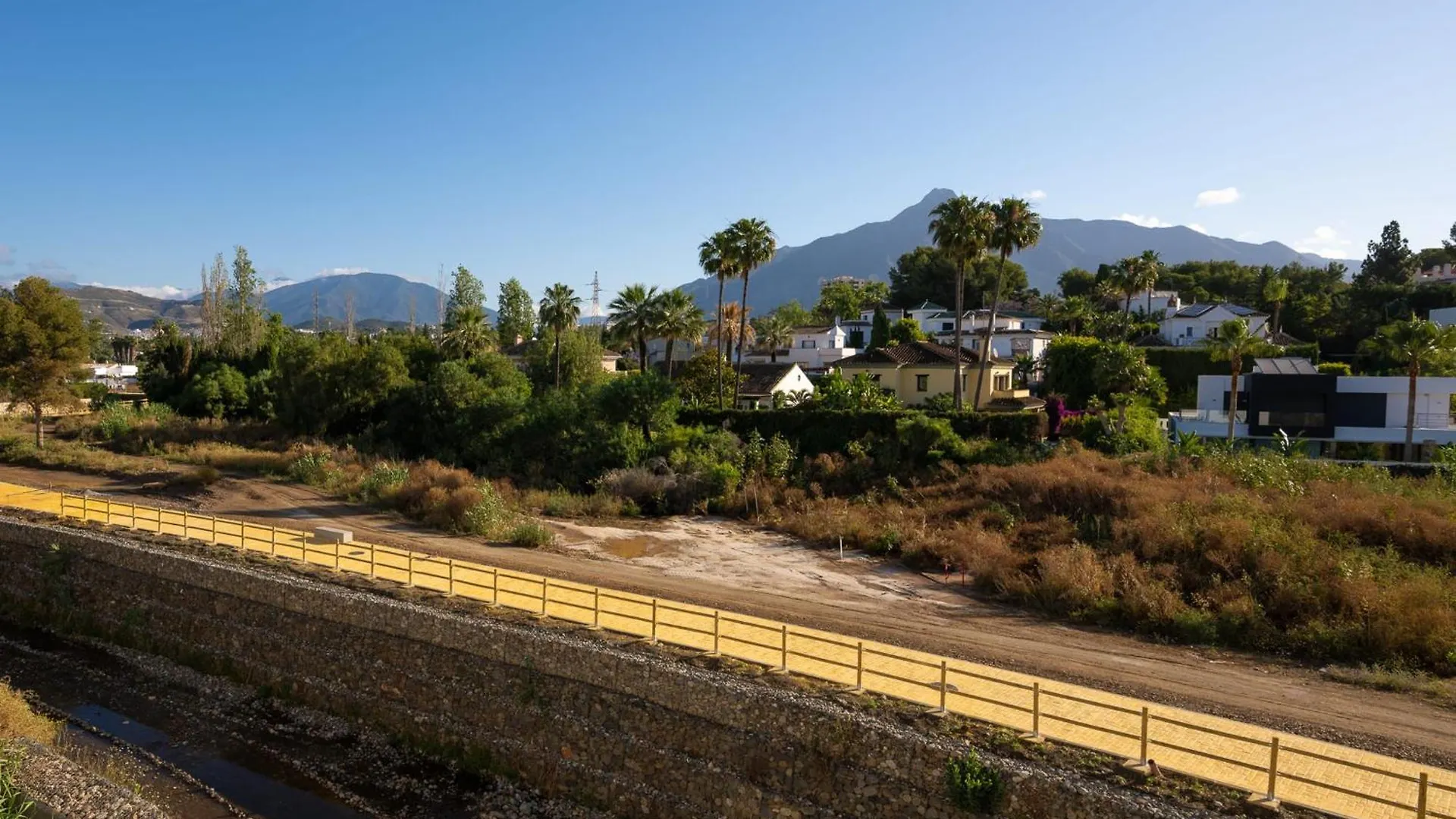 Charming 1-Bedroom Apartment Walk To Puerto Banus! Marbella