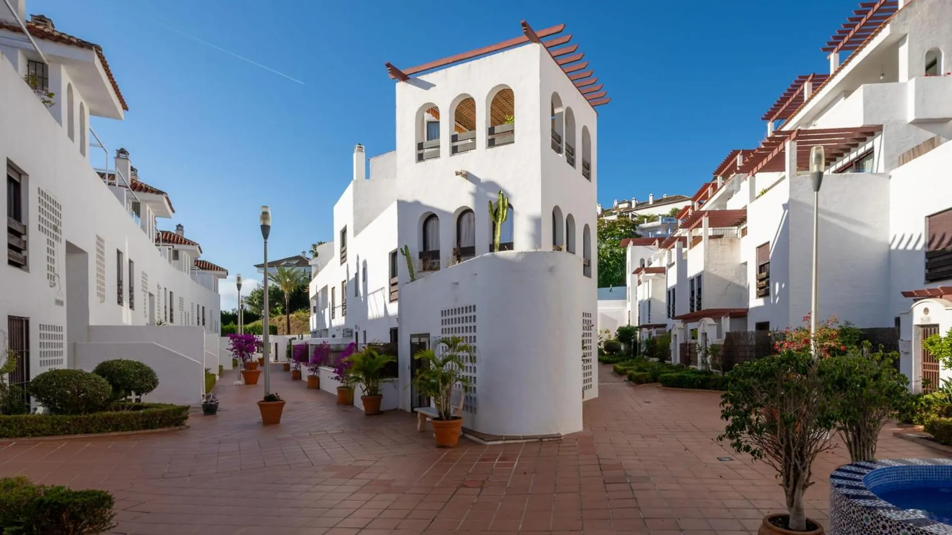 Charming 1-Bedroom Apartment Walk To Puerto Banus! Marbella