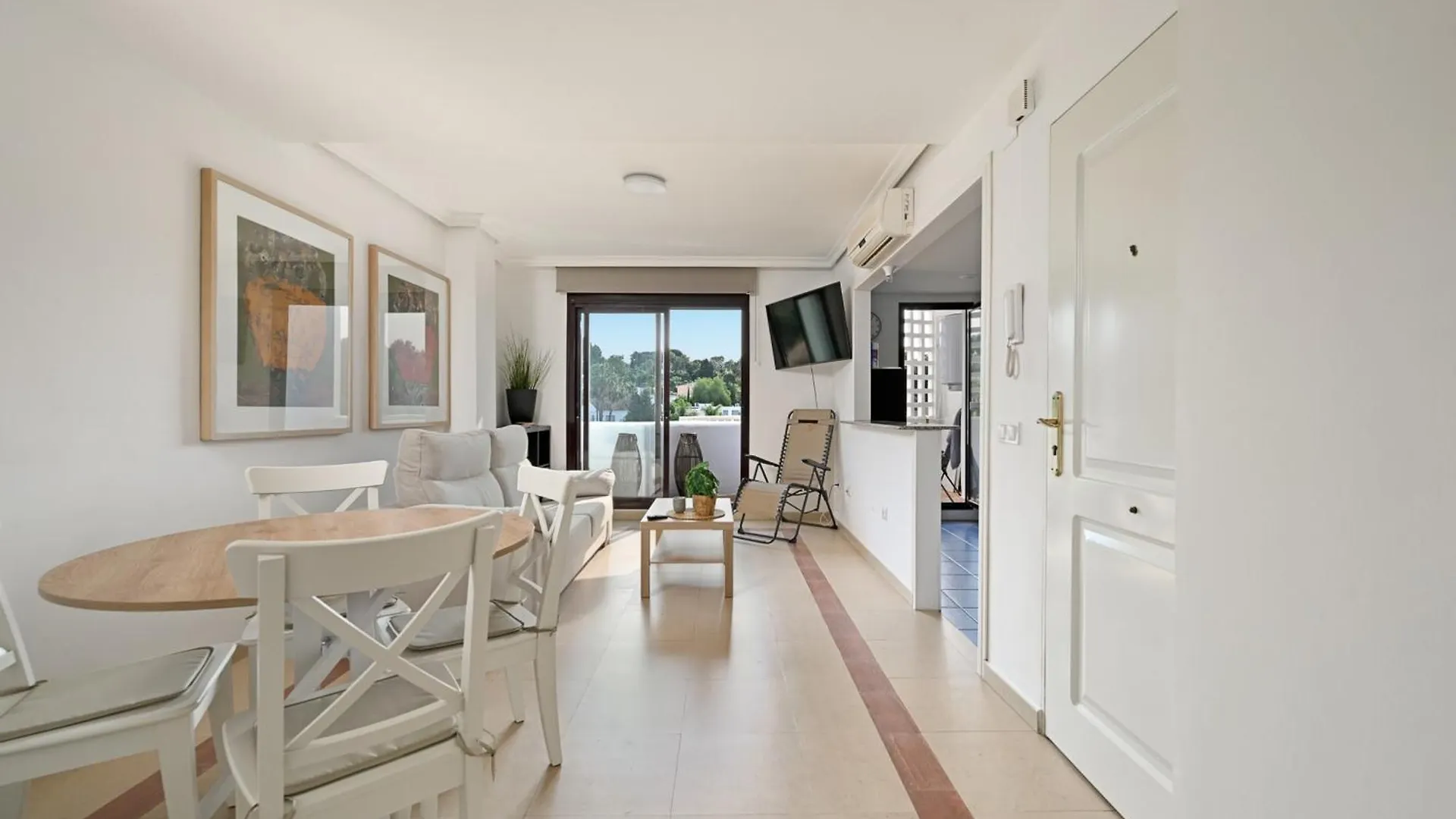 Charming 1-Bedroom Apartment Walk To Puerto Banus! Marbella