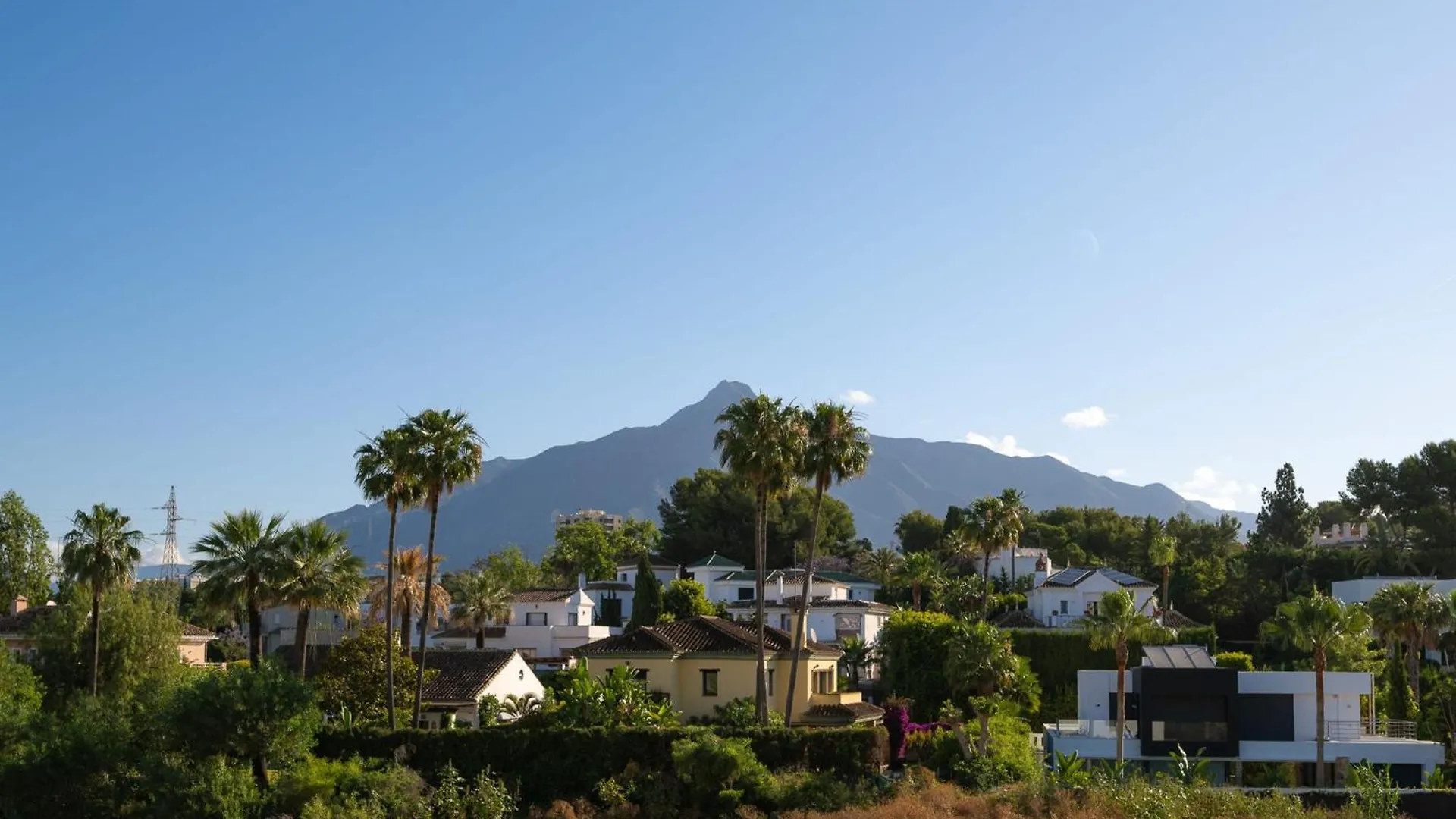 Charming 1-Bedroom Apartment Walk To Puerto Banus! Marbella