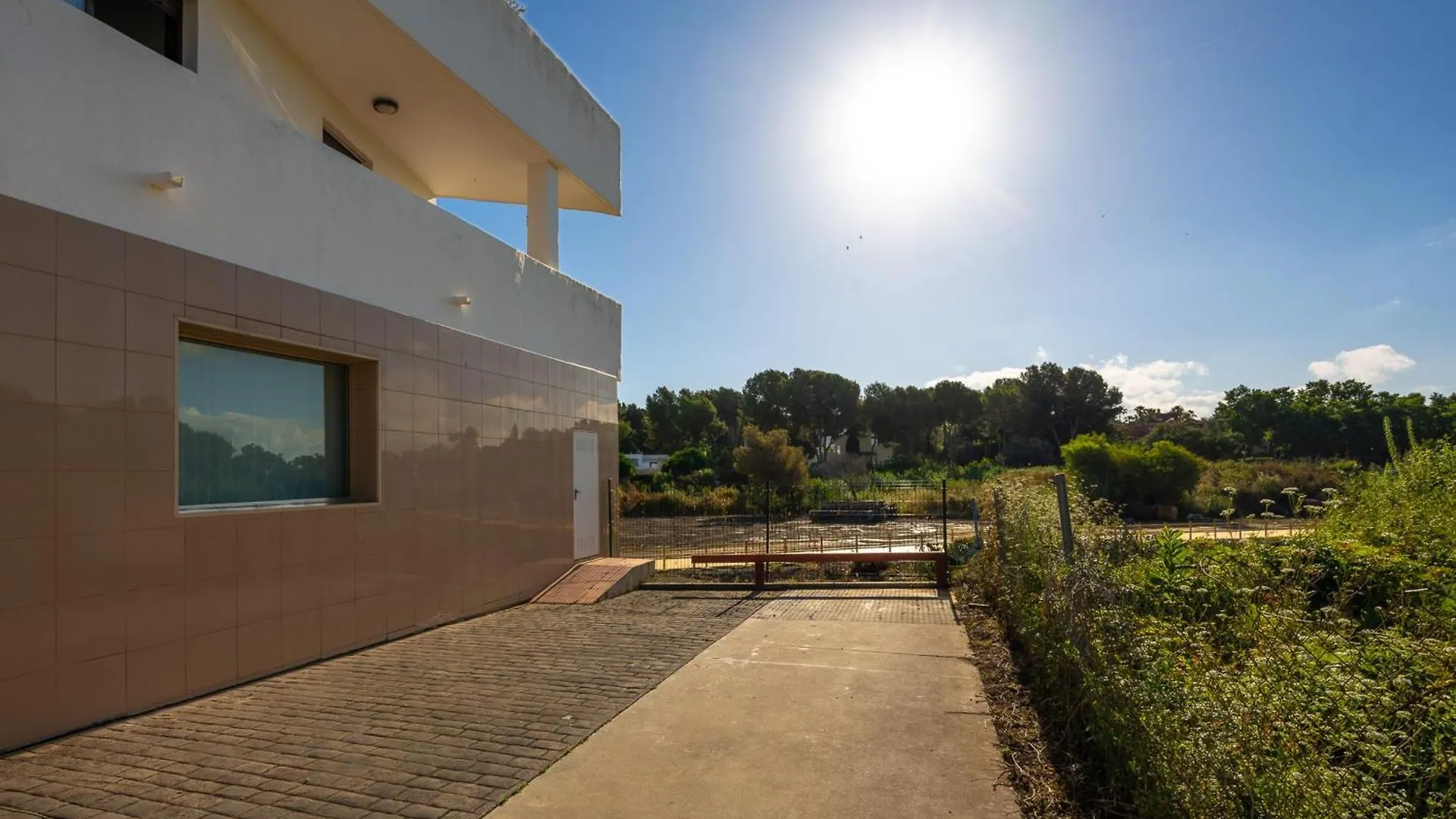 Charming 1-Bedroom Apartment Walk To Puerto Banus! Marbella 0*,  España