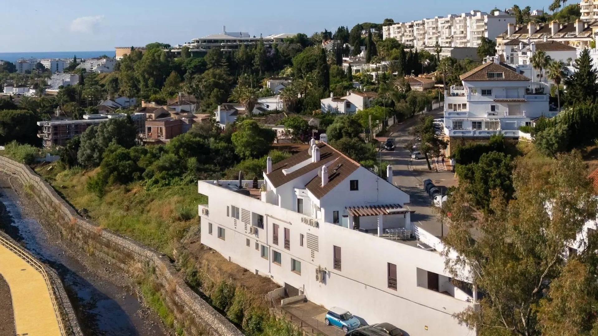 Charming 1-Bedroom Apartment Walk To Puerto Banus! Marbella