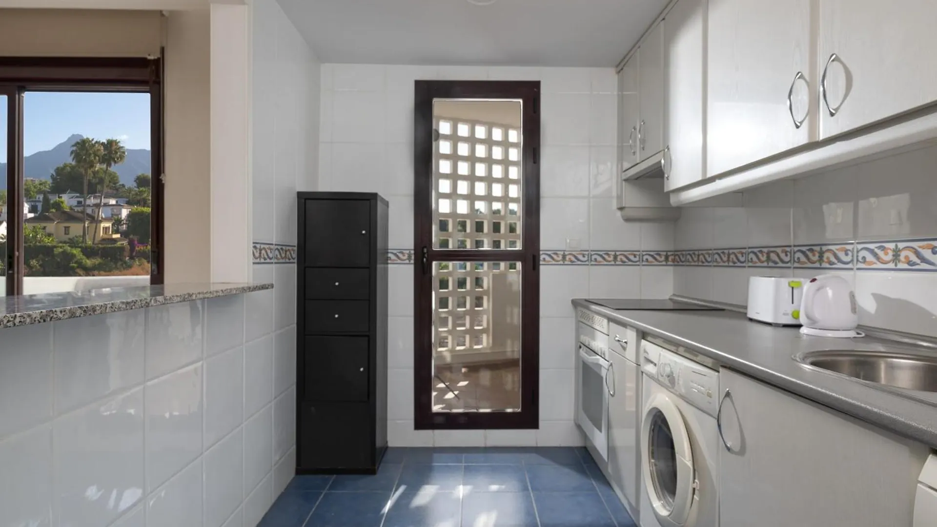 Charming 1-Bedroom Apartment Walk To Puerto Banus! Marbella